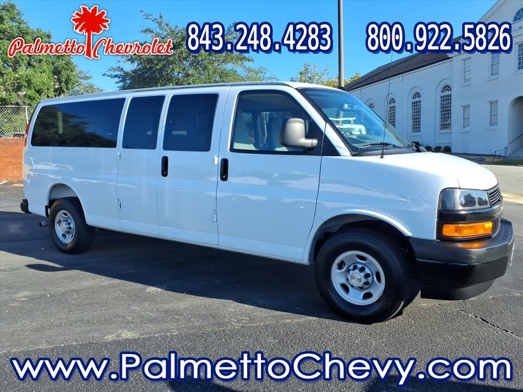 2025 Chevrolet Express Passenger 3500 1LS