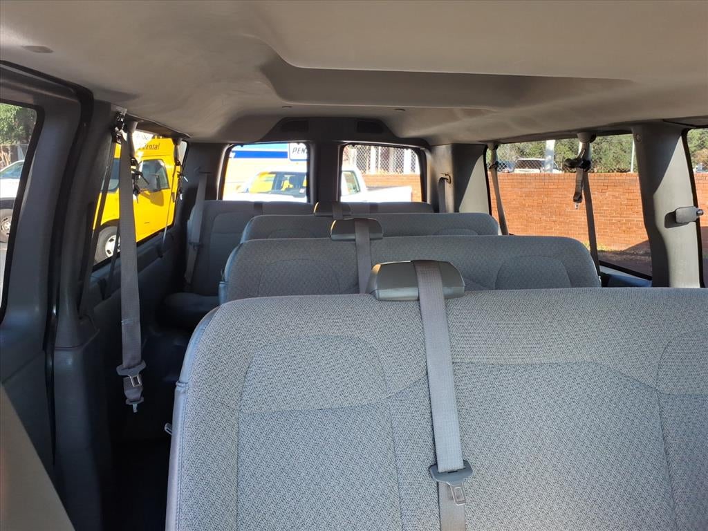 2025 Chevrolet Express Passenger 3500 1LS