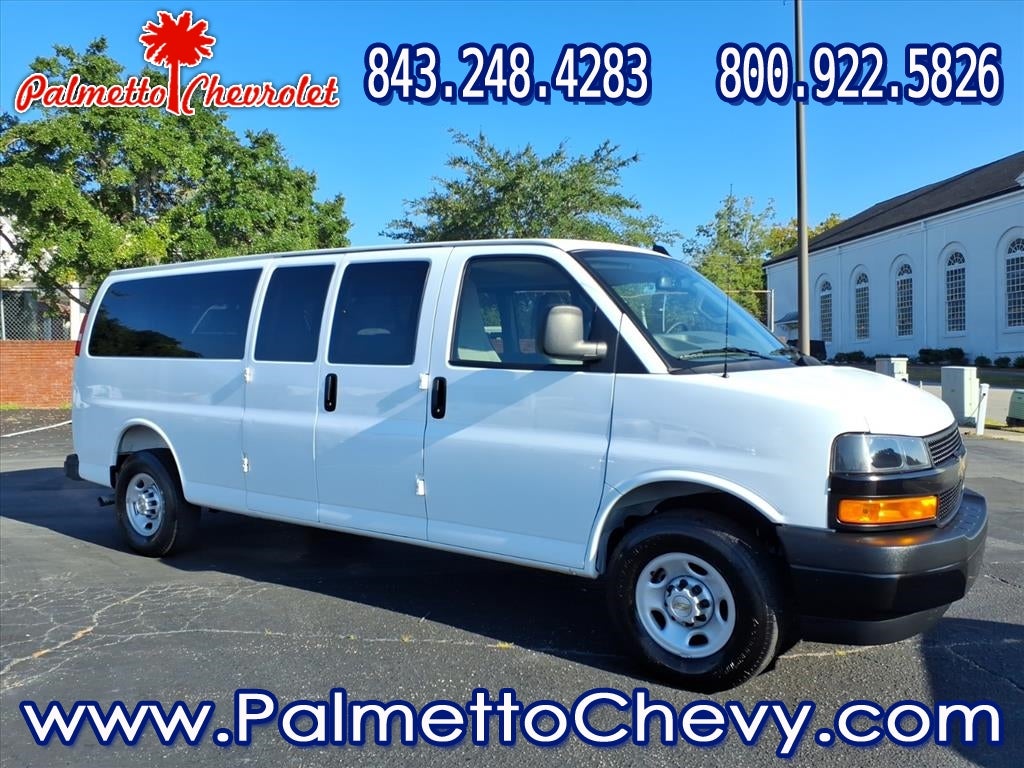 2025 Chevrolet Express Passenger 3500 1LS