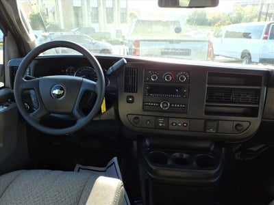 2025 Chevrolet Express Passenger 3500 1LS