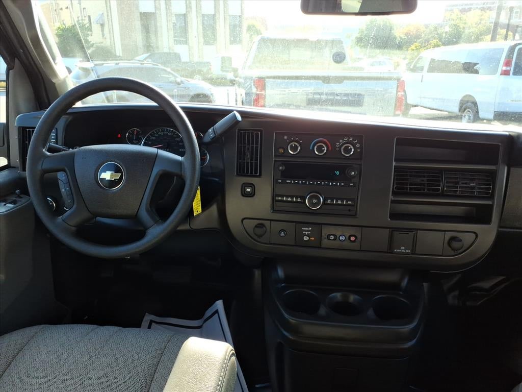 2025 Chevrolet Express Passenger 3500 1LS