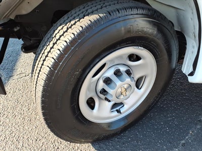 2025 Chevrolet Express Passenger 3500 1LS