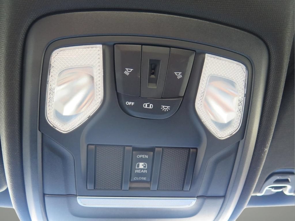 2020 RAM 1500 Big Horn Crew Cab 4x4 5'7" Box