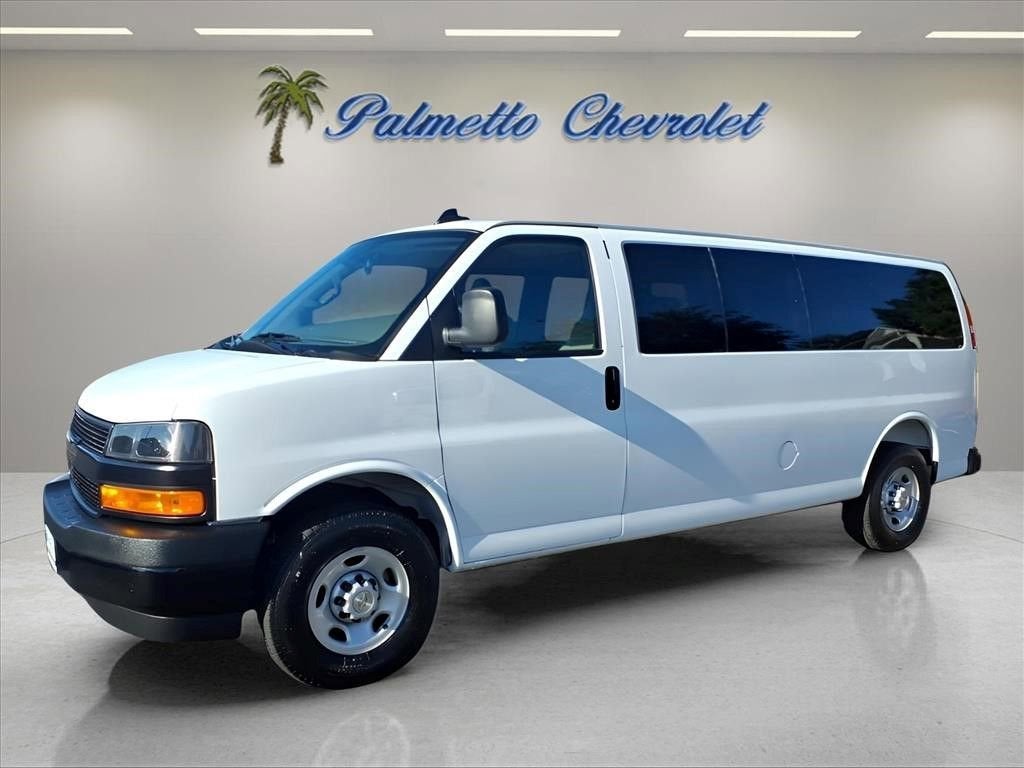 2025 Chevrolet Express Passenger 1LS