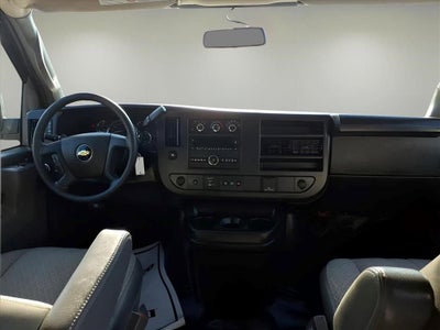 2025 Chevrolet Express Passenger 1LS