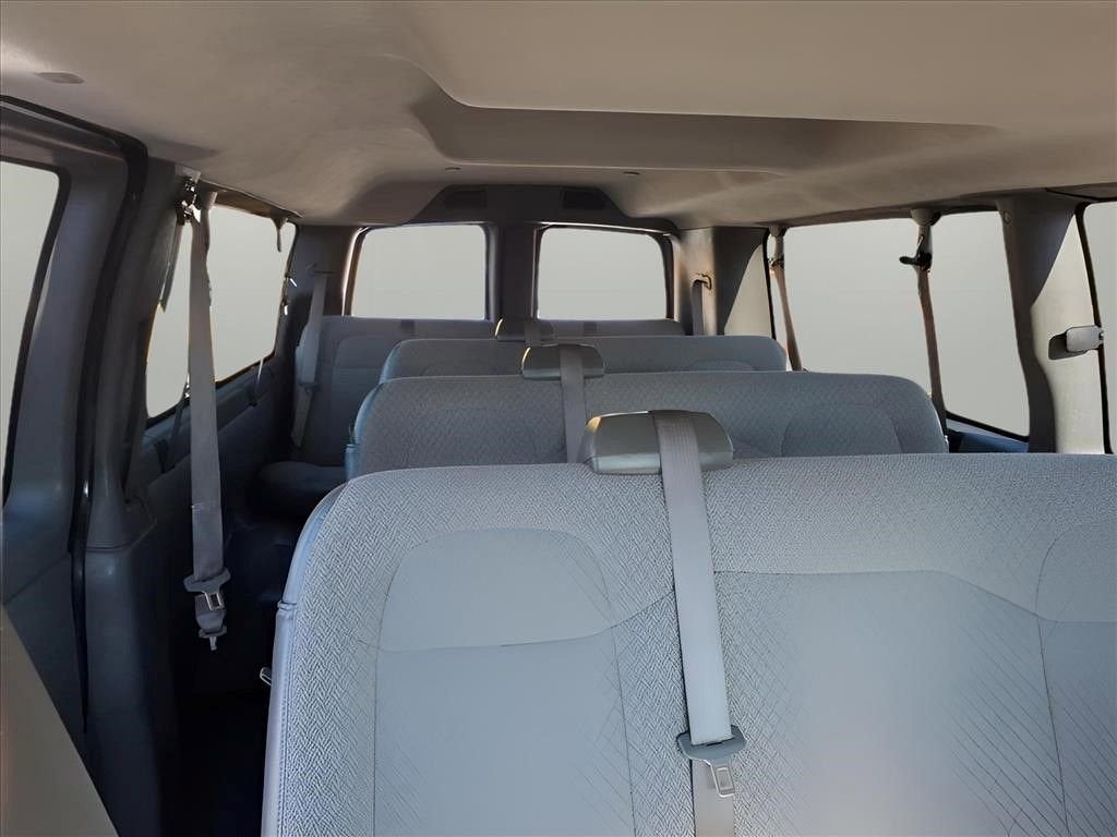 2025 Chevrolet Express Passenger 1LS