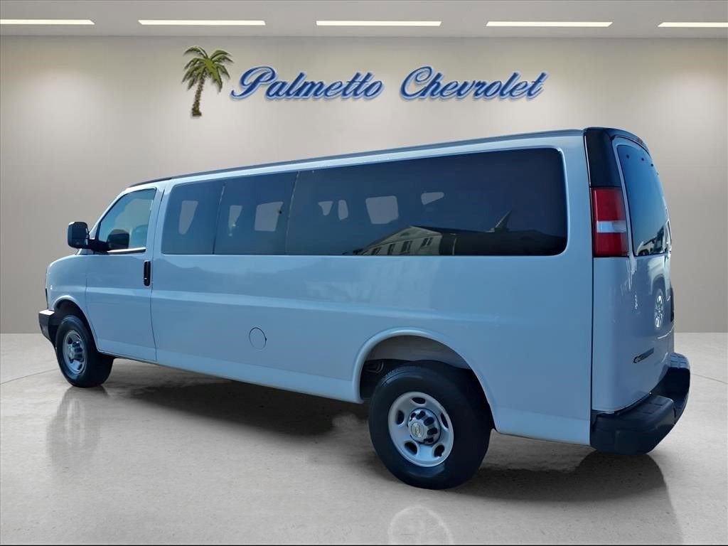 2025 Chevrolet Express Passenger 1LS