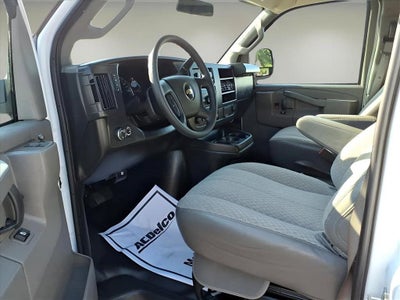 2025 Chevrolet Express Passenger 1LS