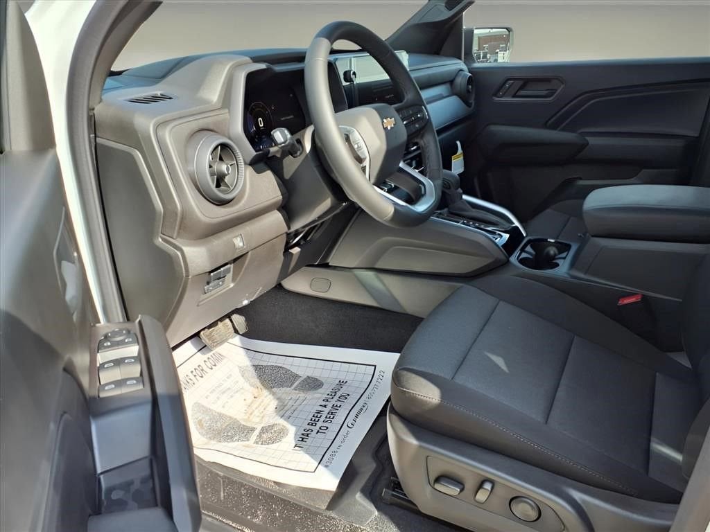 2025 Chevrolet Colorado WT/LT