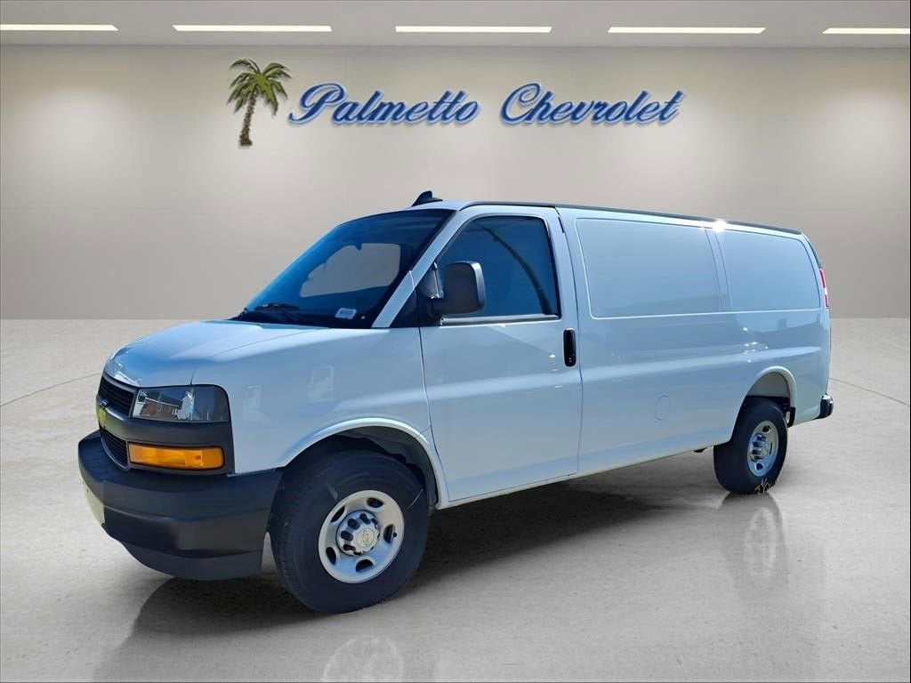 2025 Chevrolet Express Cargo WT