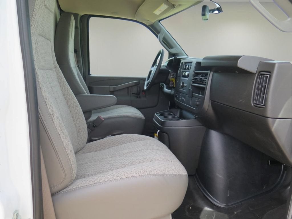 2026 Chevrolet Express Cutaway 3500 1WT