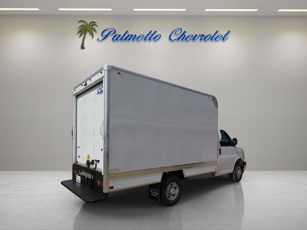 2026 Chevrolet Express Cutaway 3500 1WT
