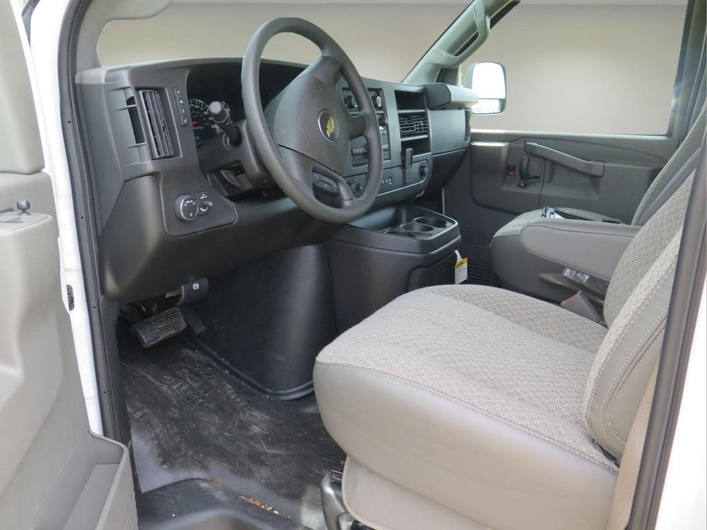 2026 Chevrolet Express Cutaway 3500 1WT